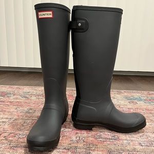Size 7 HUNTER Rain Boots